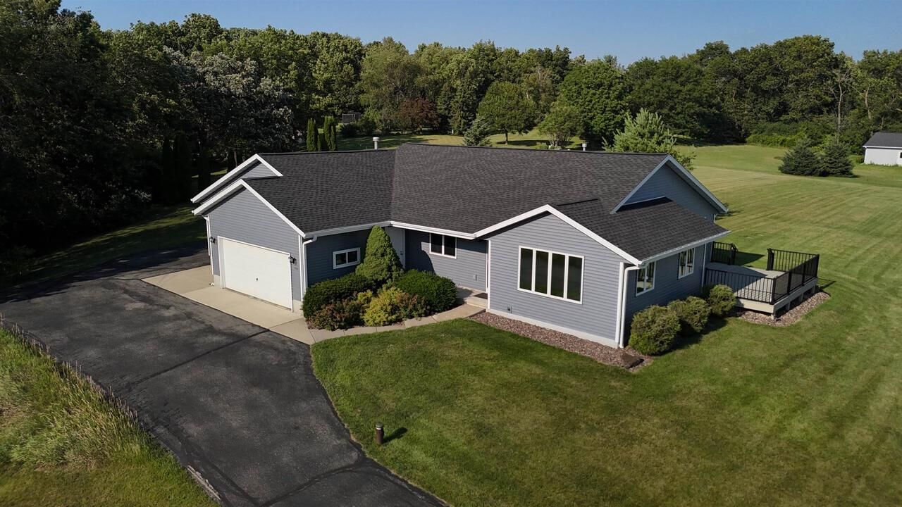 Property Photo: 7554 North Orchard View Drive WI 53536