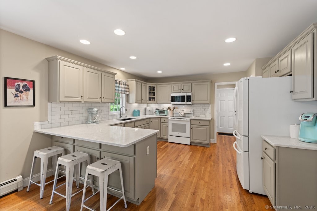 Property Photo:  26 Philo Curtis Road  CT 06482 