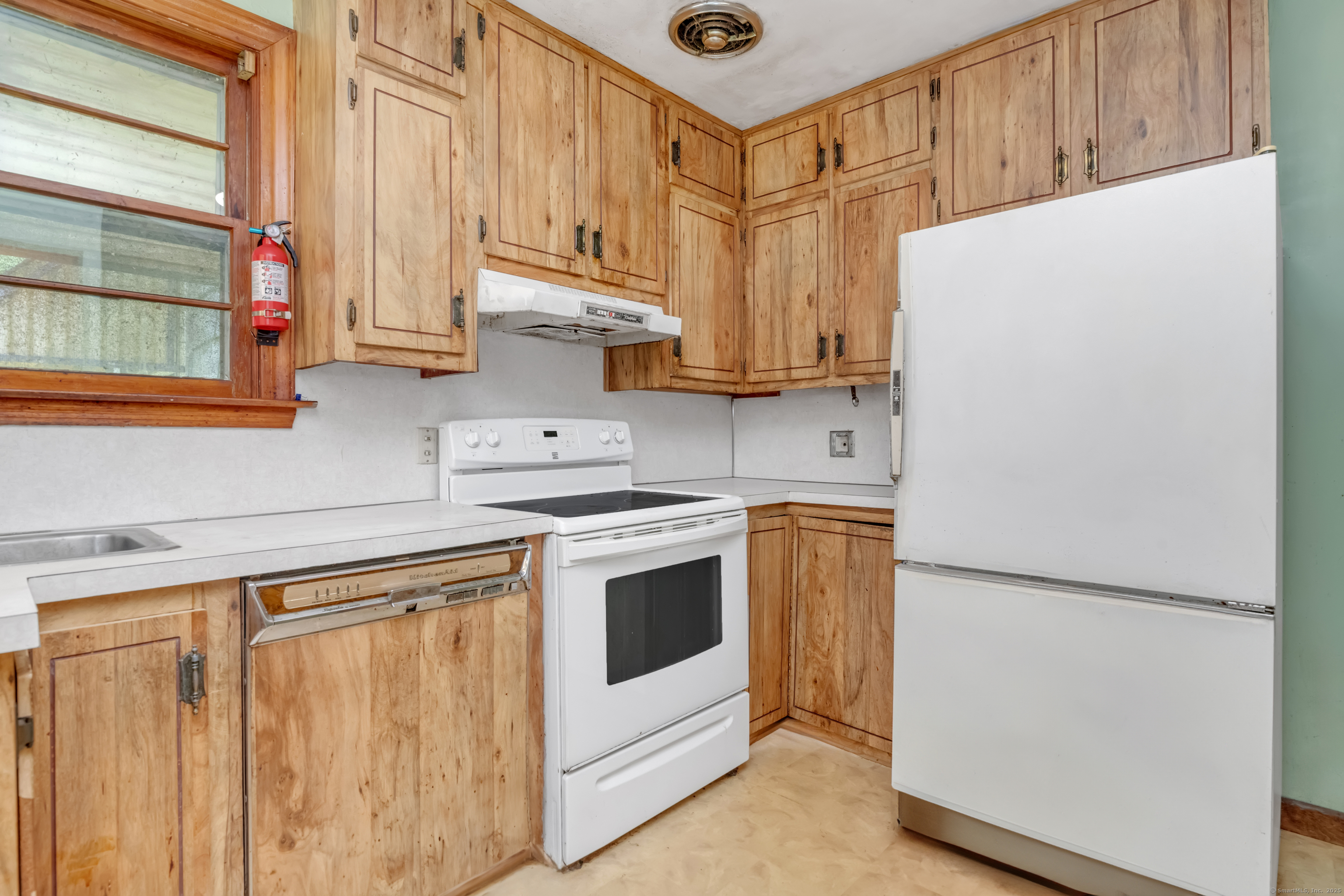 Property Photo: 704 High Street CT 06770