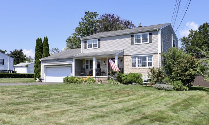 347 Shingle Hill Road  West Haven CT 06516 photo