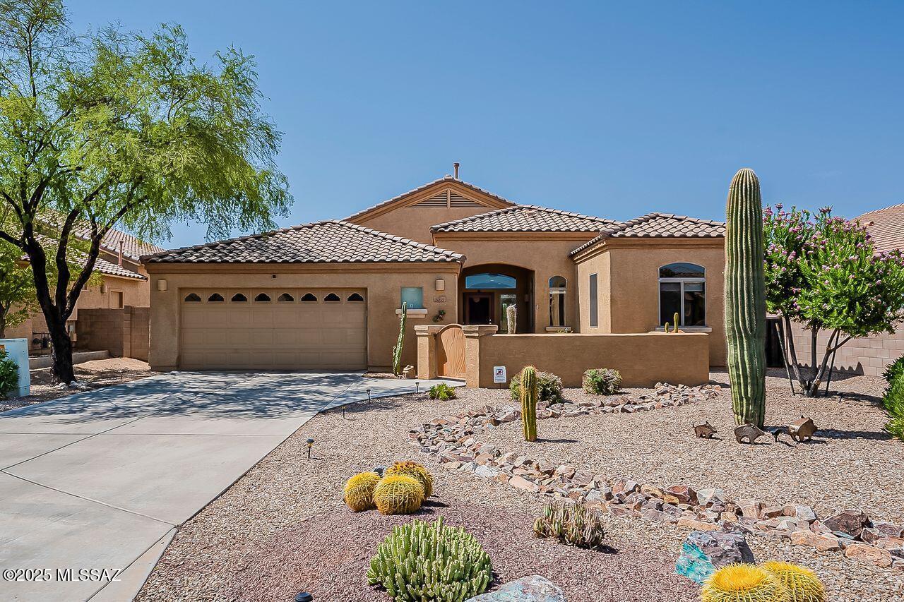 Property Photo: 5095 W New Shadow Way AZ 85658
