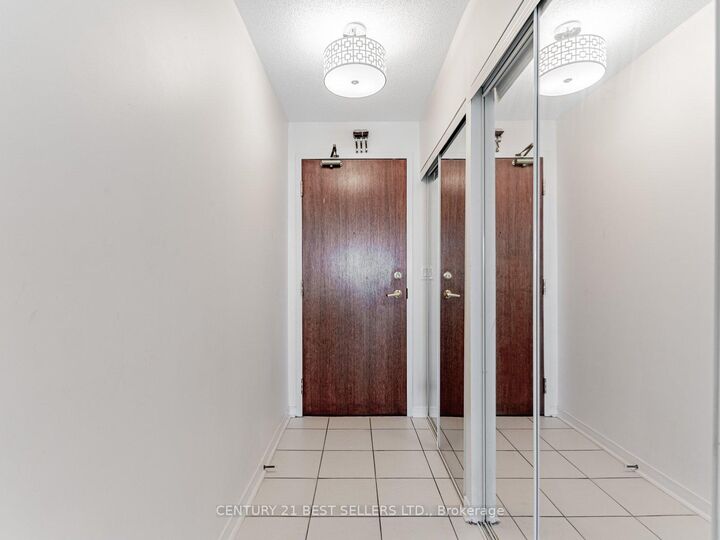 Property Photo: 4900 Glen Erin Drive 801 ON L5M 7S2