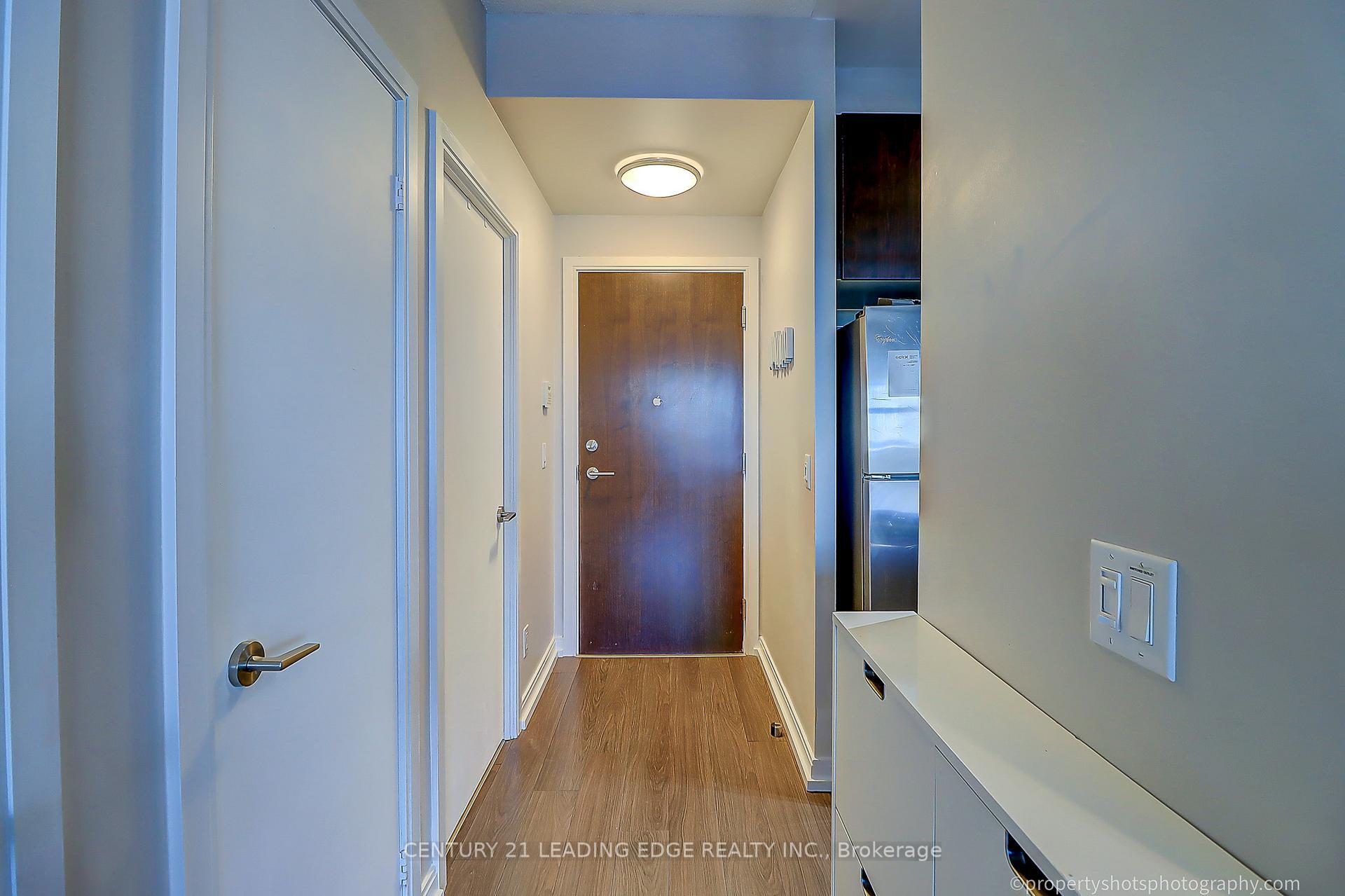 Property Photo: 151 Village Green Square 2204 ON M1S 0K5