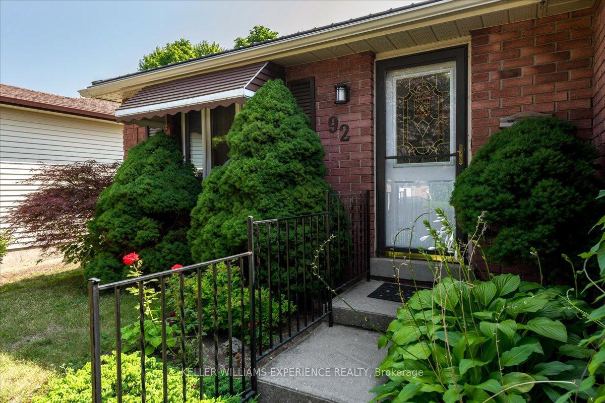 Property Photo: 92 Hickling Trail ON L4M 5T3