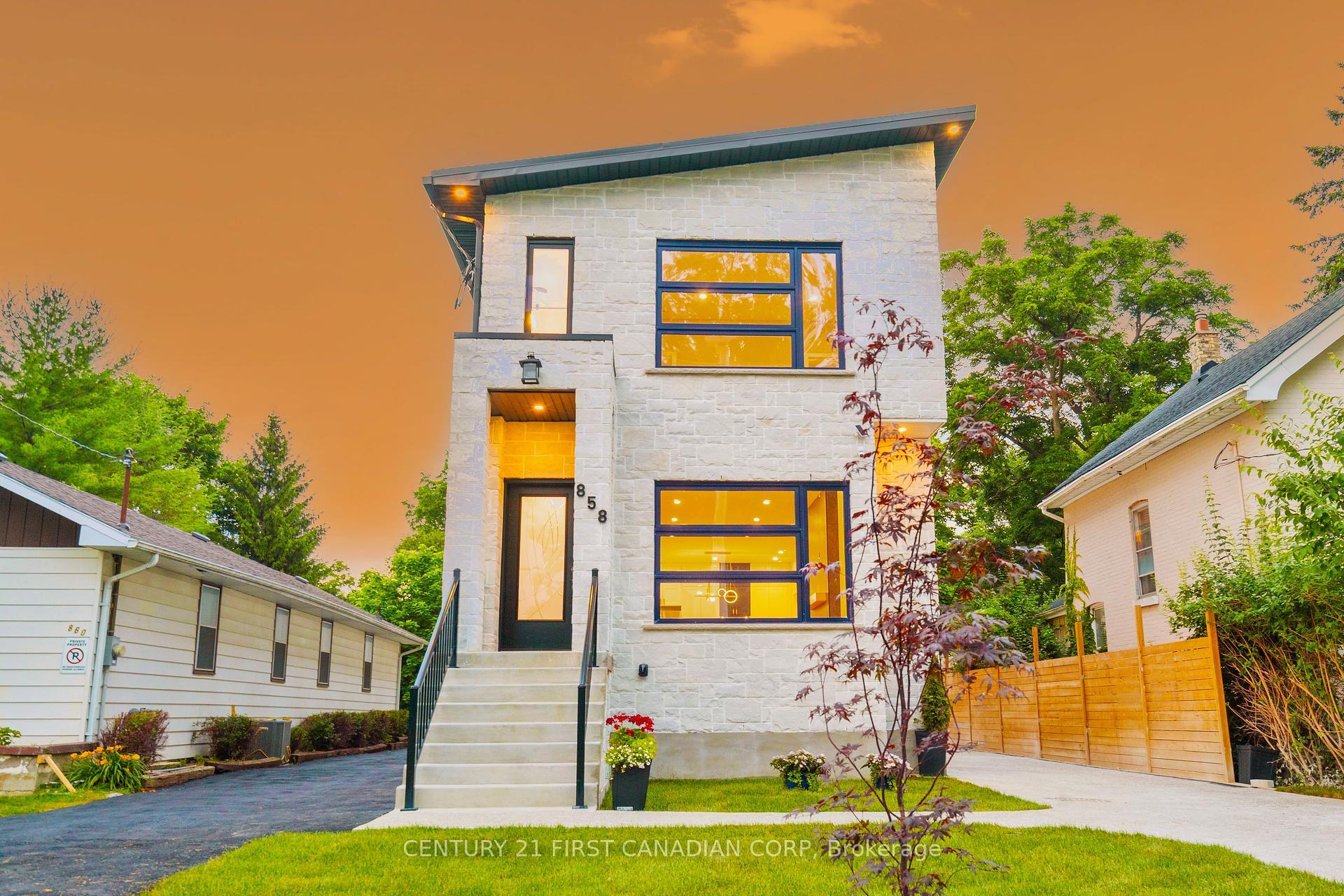 Photo de la propriété: 858 William Street ON N5Y 2S3