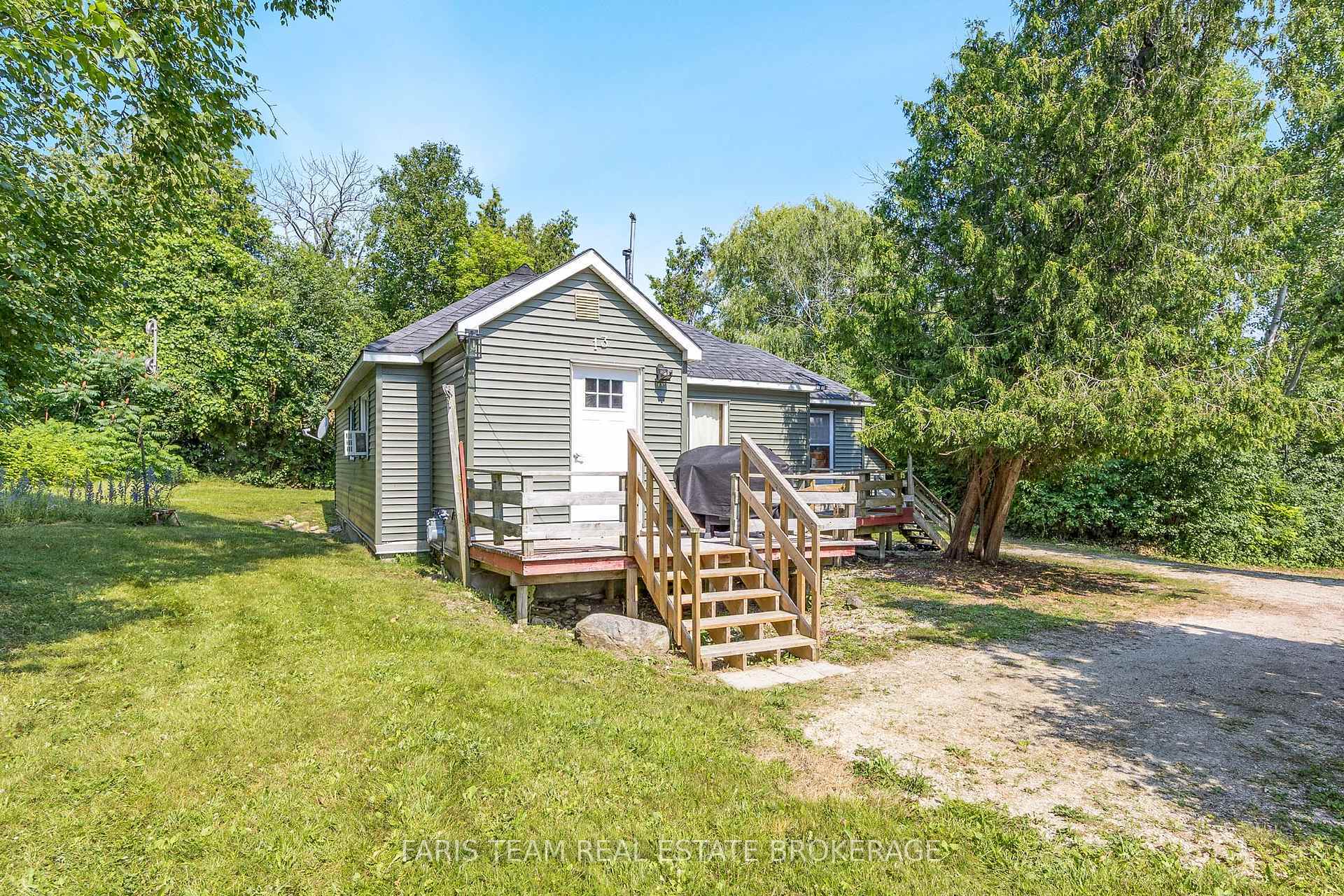 Property Photo:  13 Arthur Street  ON L9Y 3Z1 