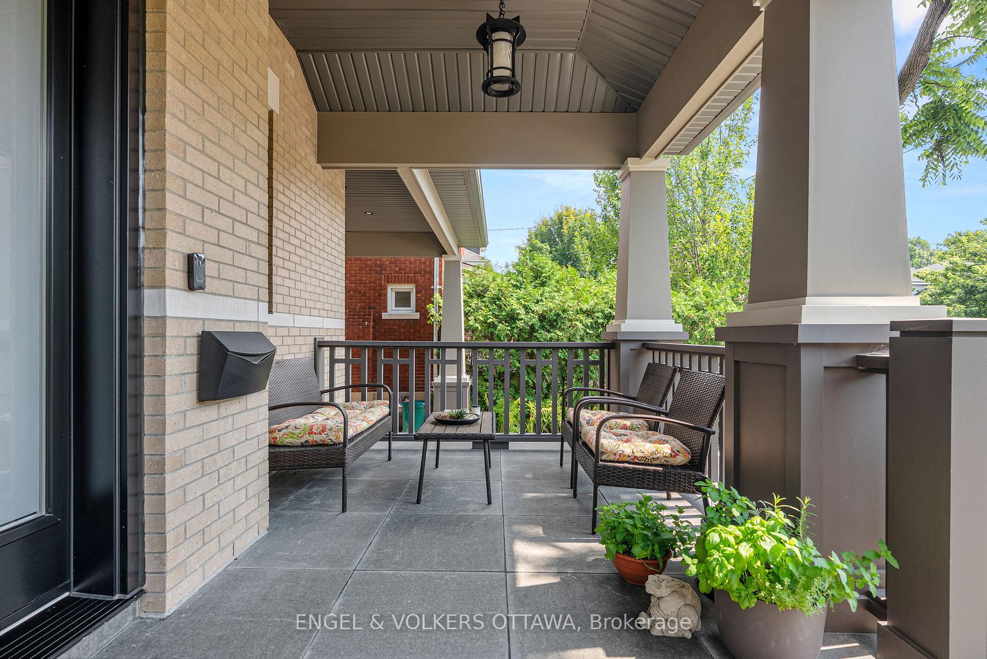 Property Photo:  37 Clarendon Avenue  ON K1Y 0P3 