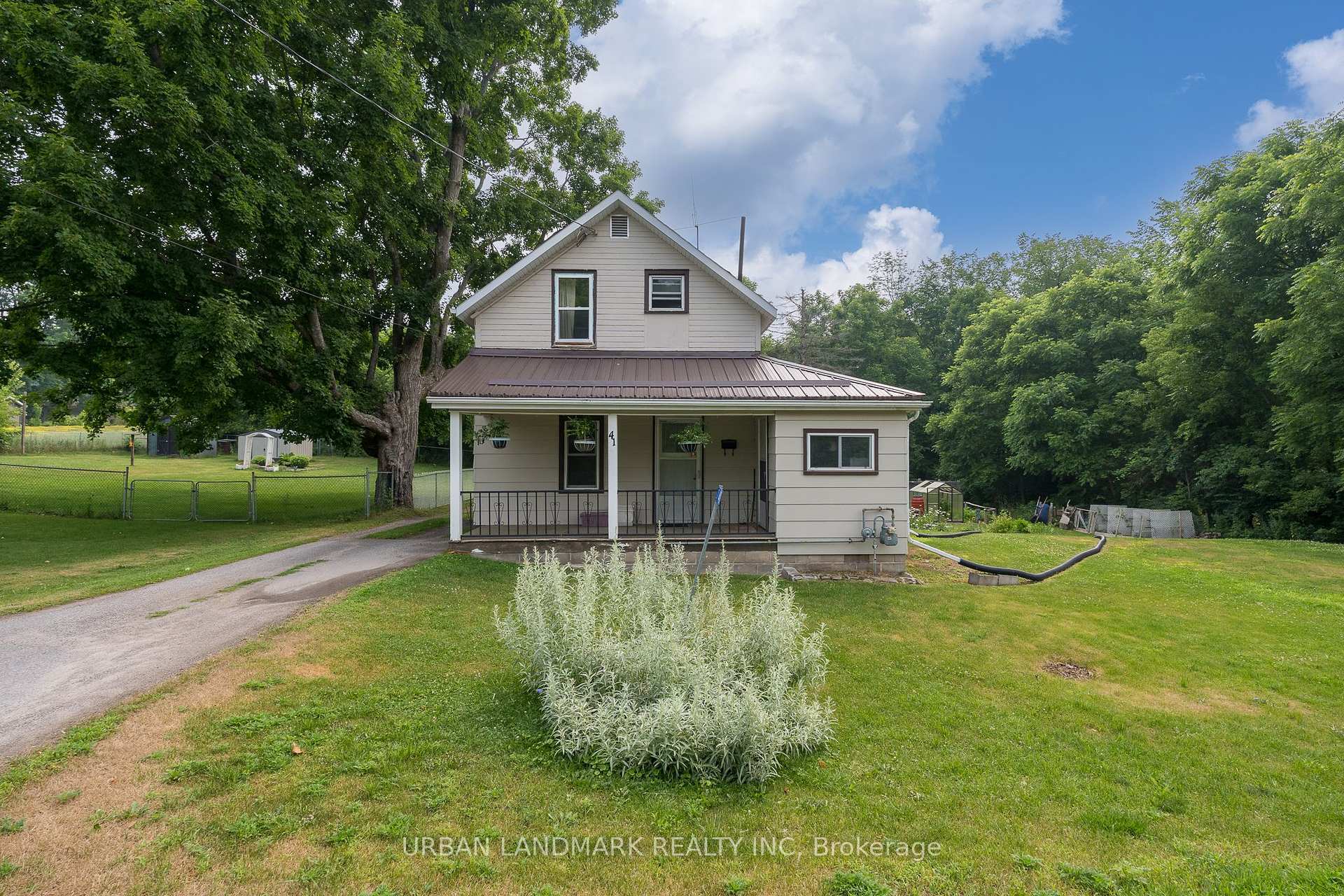 Property Photo: 41 Dingman Street ON K0K 2K0