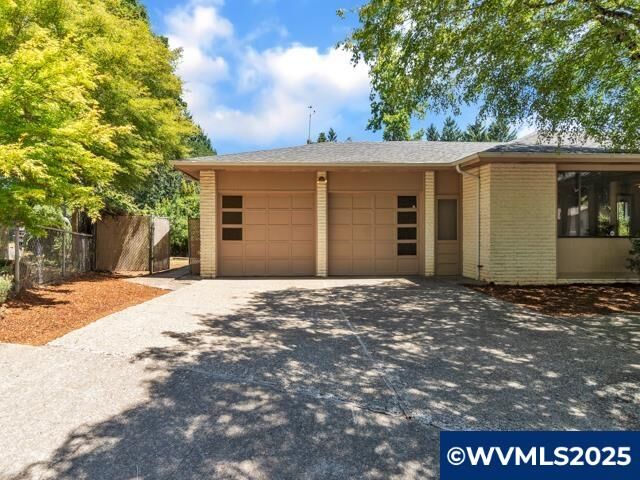 Property Photo:  4582 20th Ct S  OR 97302 
