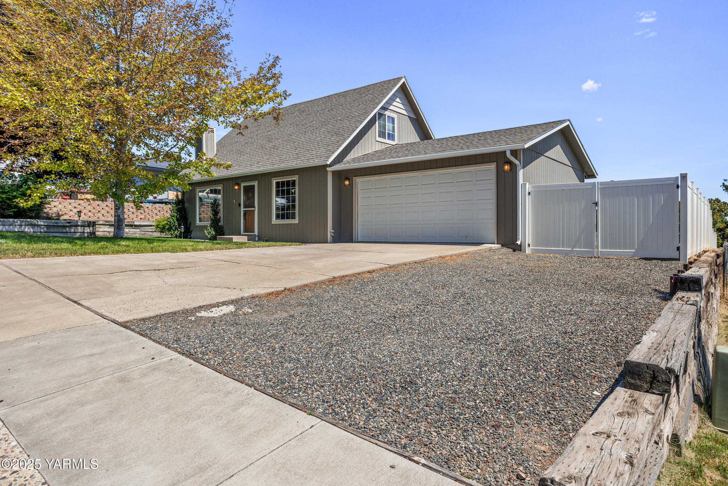 Property Photo: 109 S 58th St WA 98901