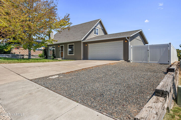 109 S 58th St  Yakima WA 98901 photo