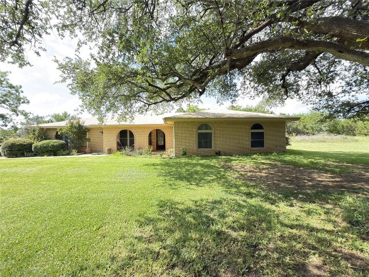 Property Photo:  659 County Road 4744  TX 76539 