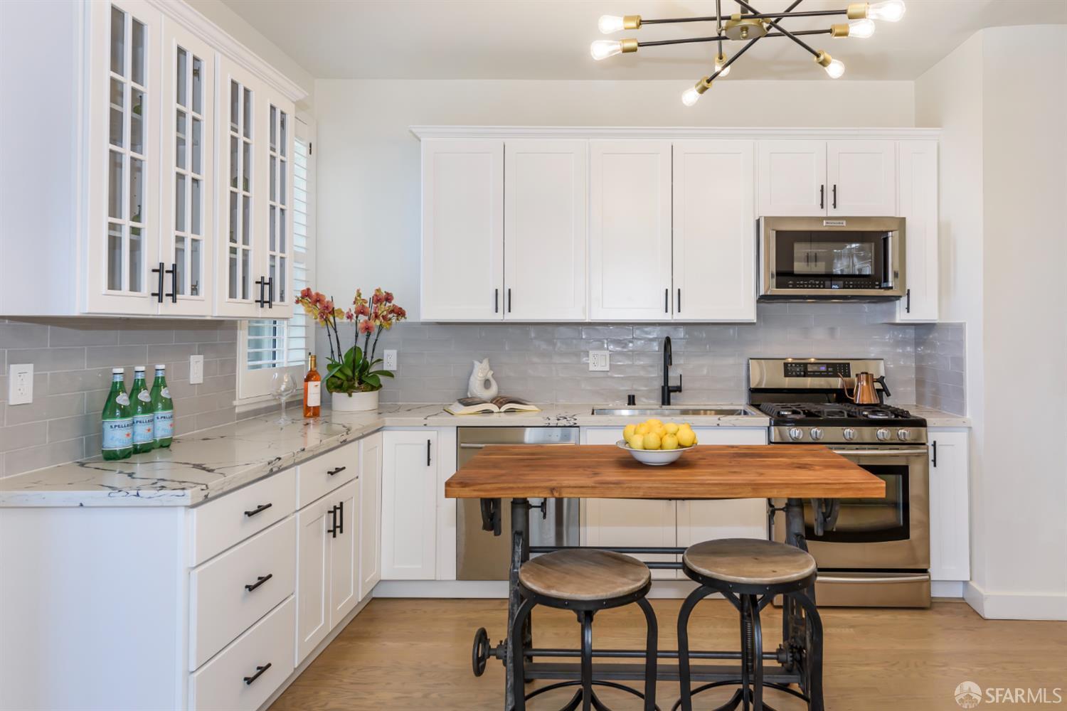 Property Photo: 1 Hoffman Avenue A CA 94114