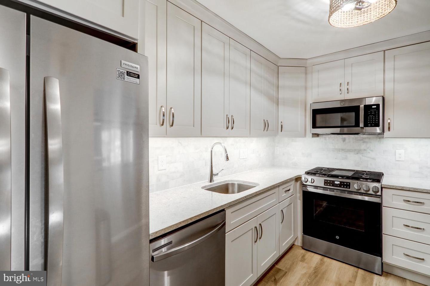 Property Photo: 21 Valleybrook Drive PA 17601