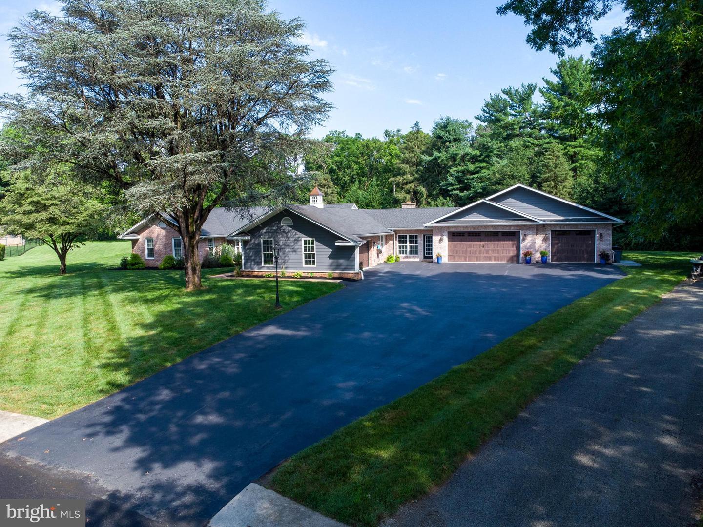 628 Yorkshire Drive  Carlisle PA 17013 photo
