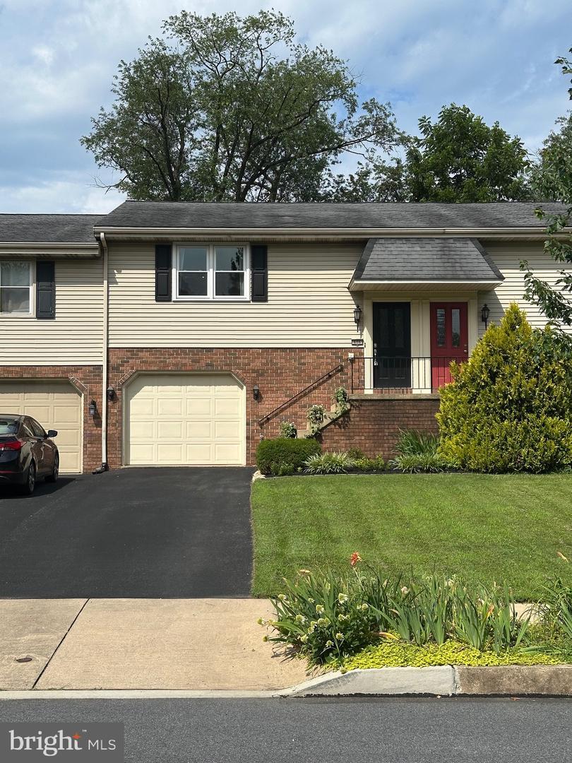 606 S Cedar Street  Lititz PA 17543 photo