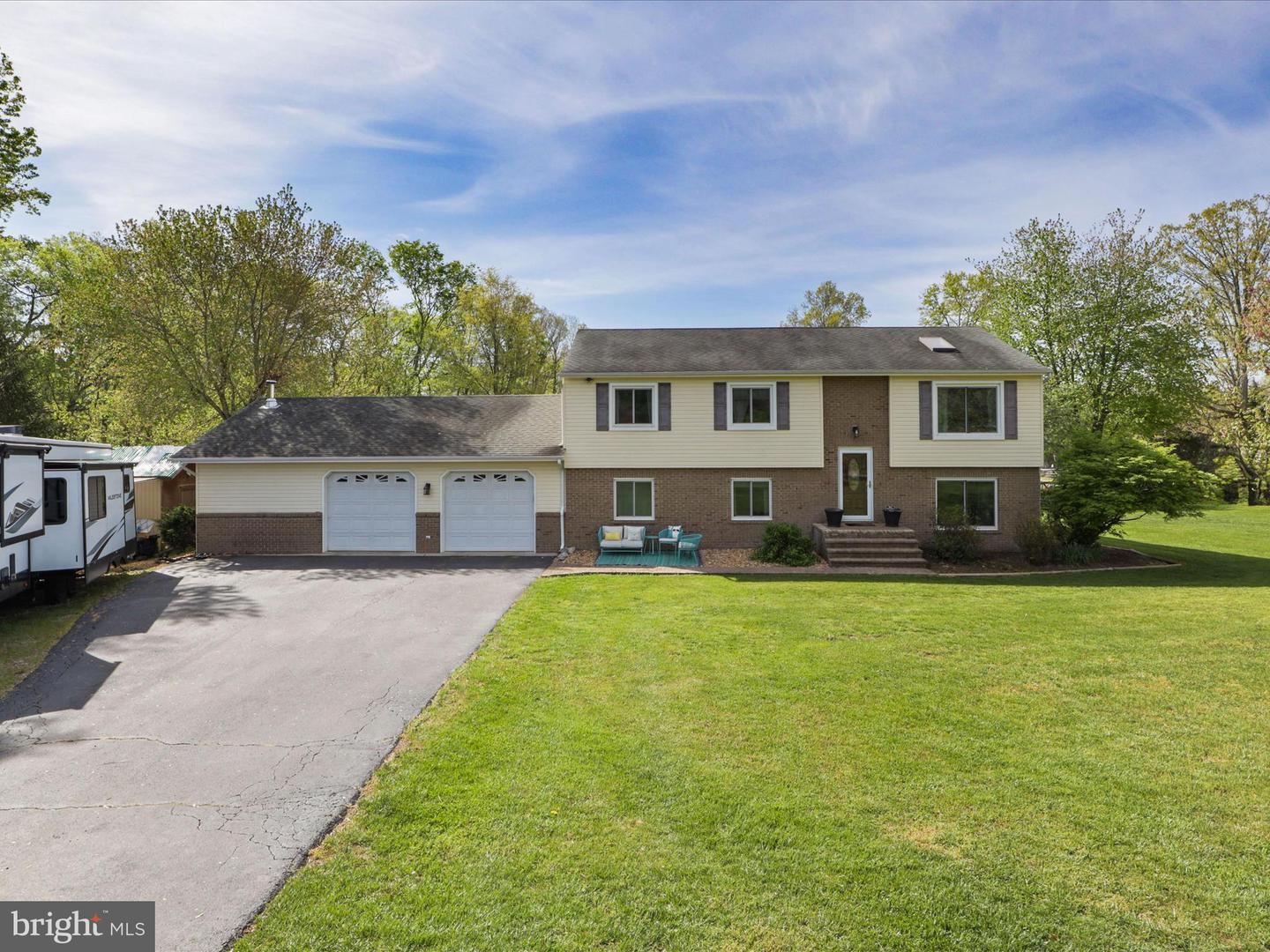 Property Photo: 7264 Twilight Court VA 20187