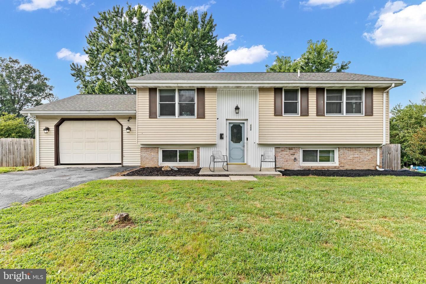 Property Photo: 111 Oxford Drive PA 17543