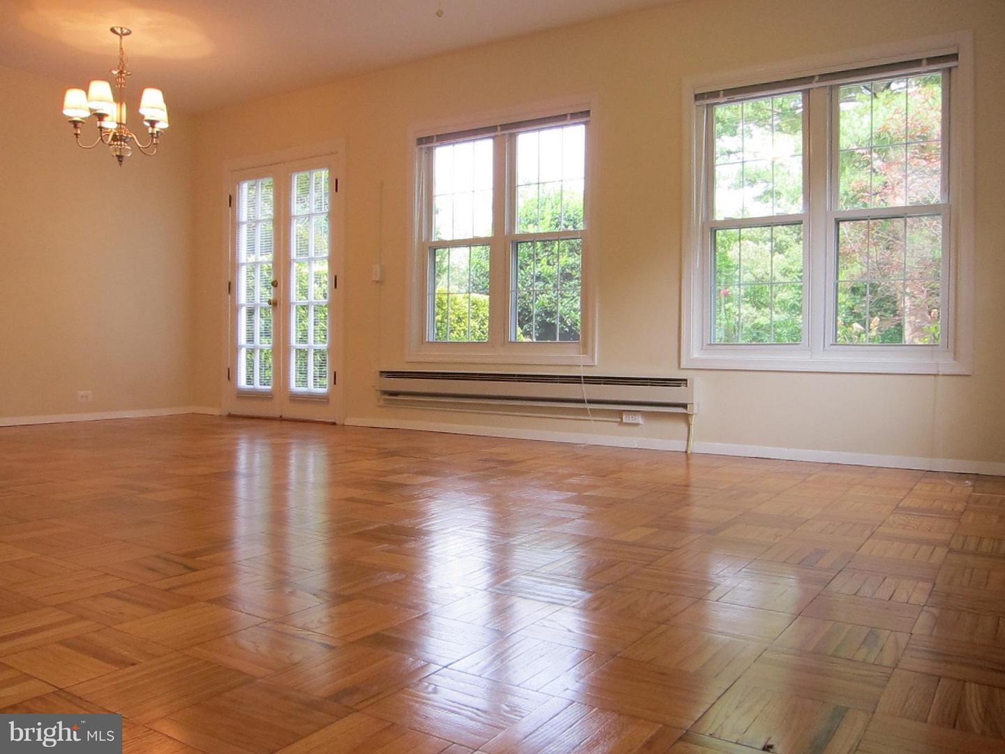 Property Photo: 3601 Greenway Place 530-36 VA 22302