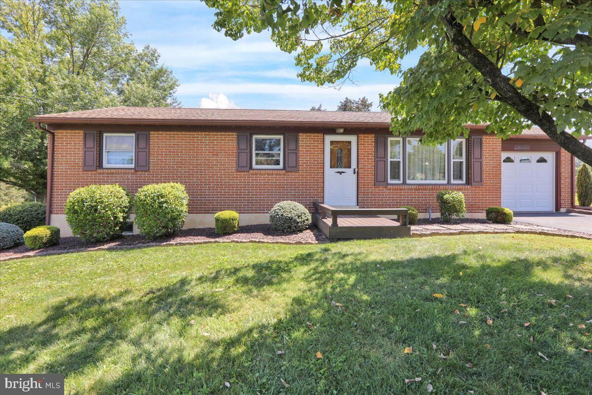 Property Photo:  27 Clay Slate Road  PA 19547 