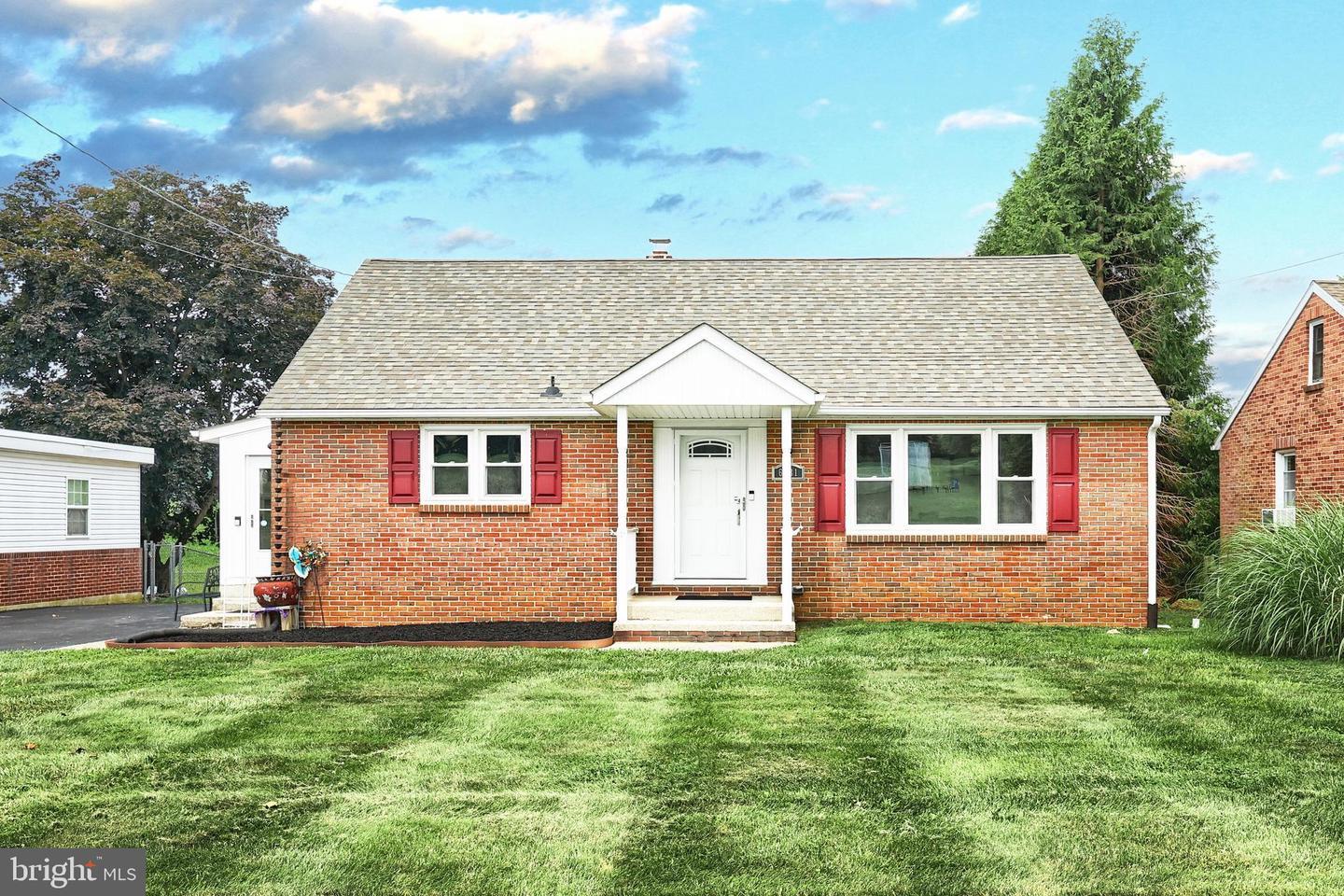 Property Photo: 6581 York Road PA 17362