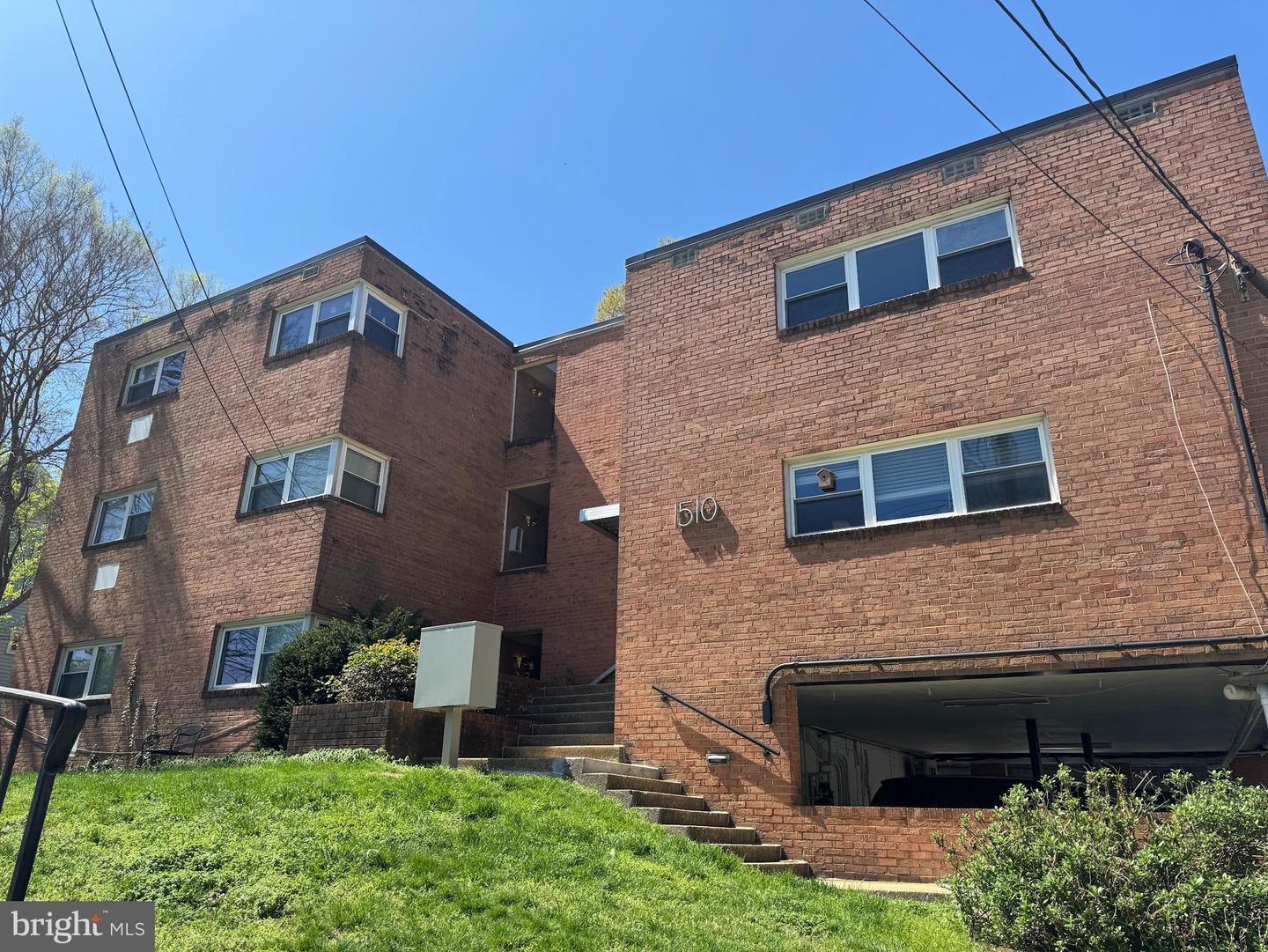 Property Photo: 1510 N Rolfe Street 2 VA 22209