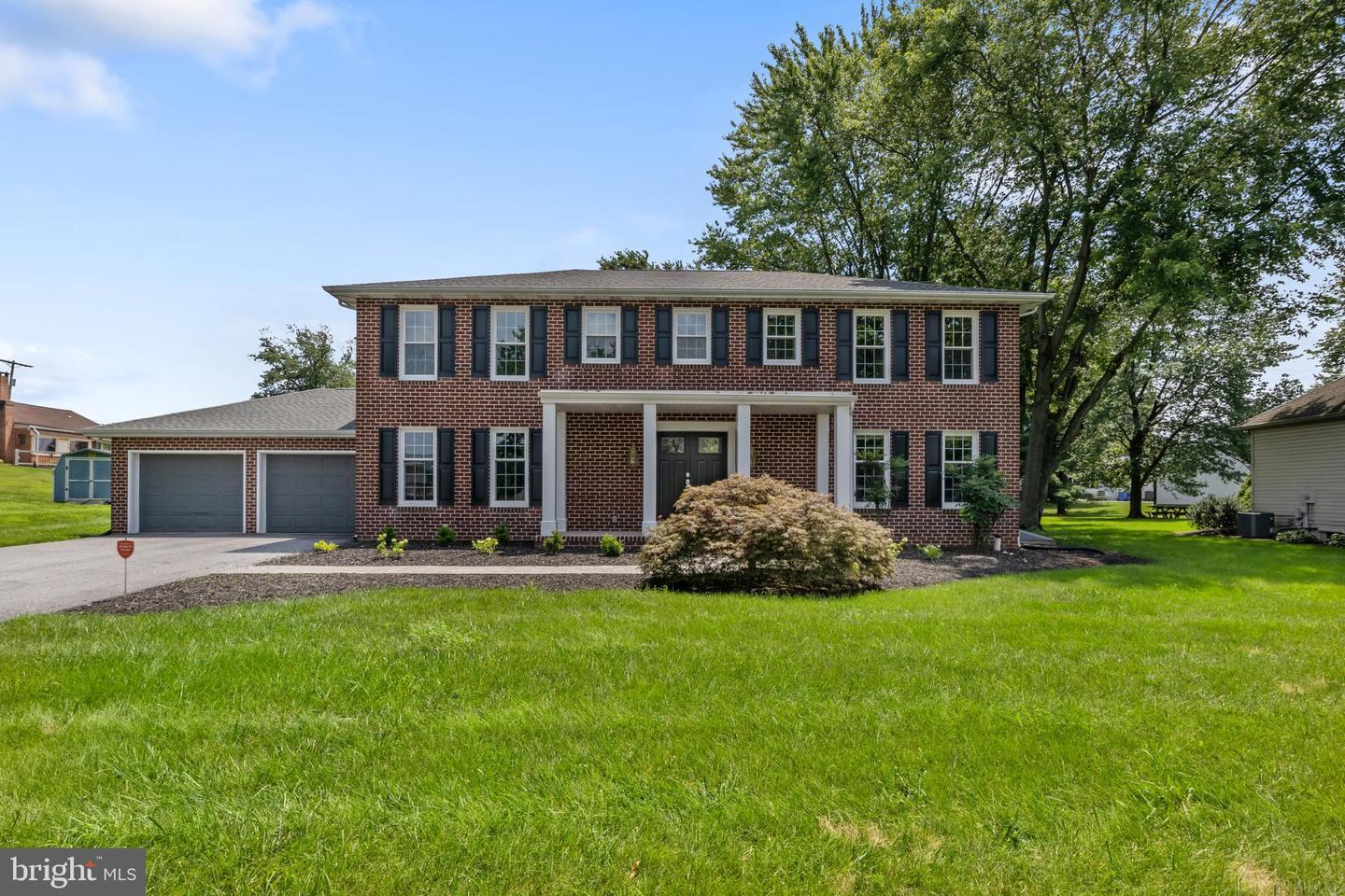 Property Photo: 820 Gleneagles Drive PA 17404
