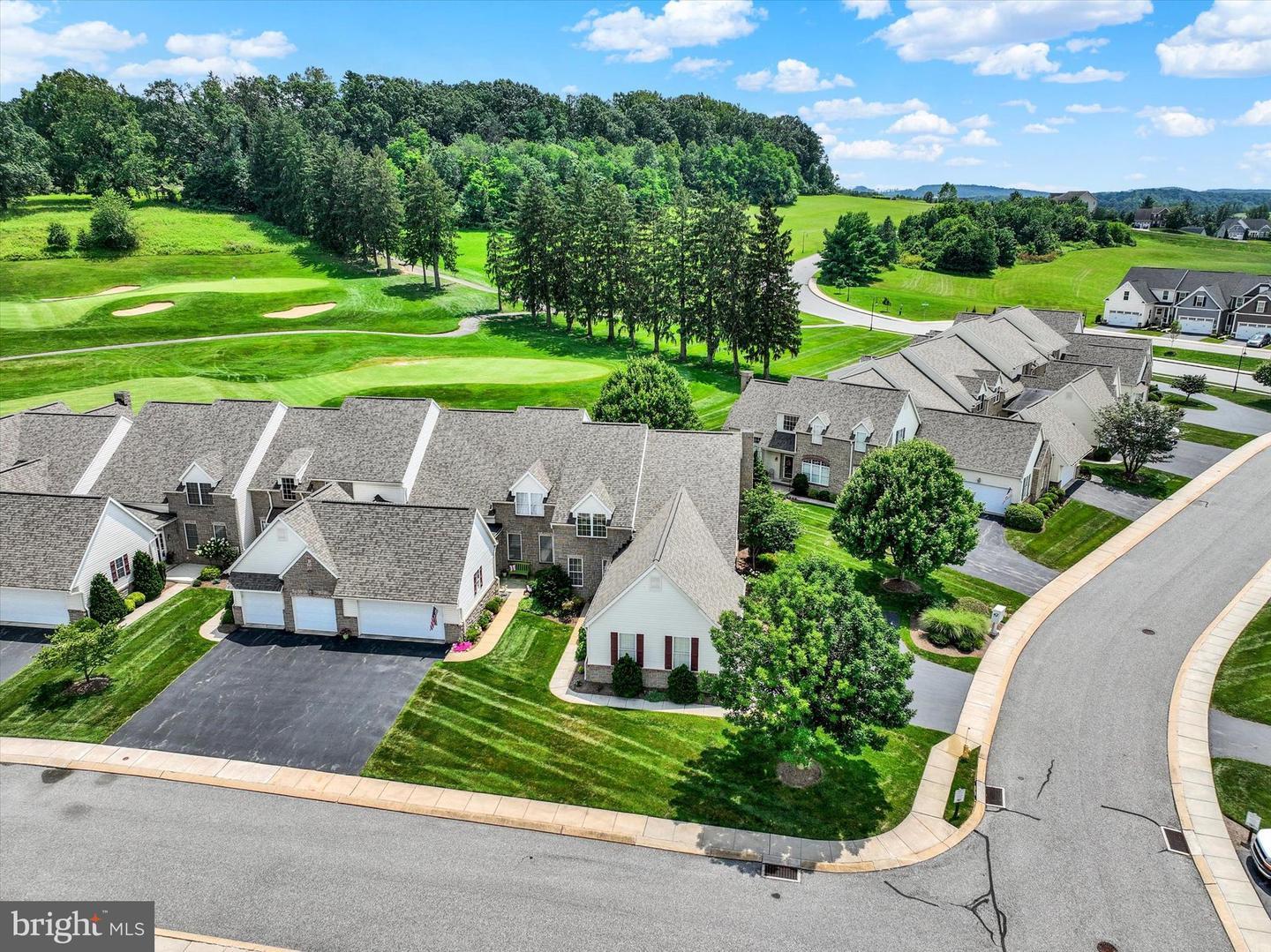 Property Photo: 1497 Turnberry Court PA 17403