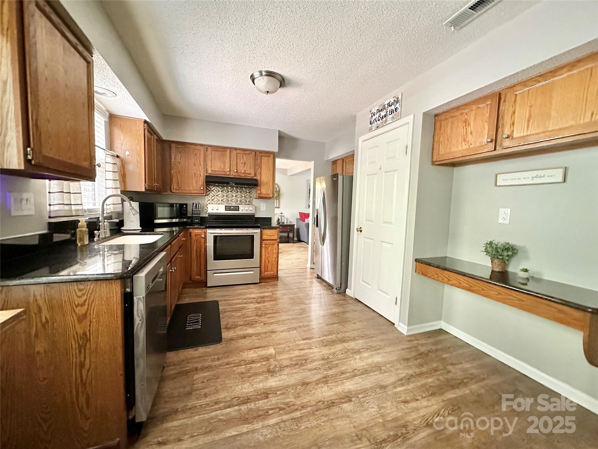 Property Photo: 7731 Batavia Lane NC 28213