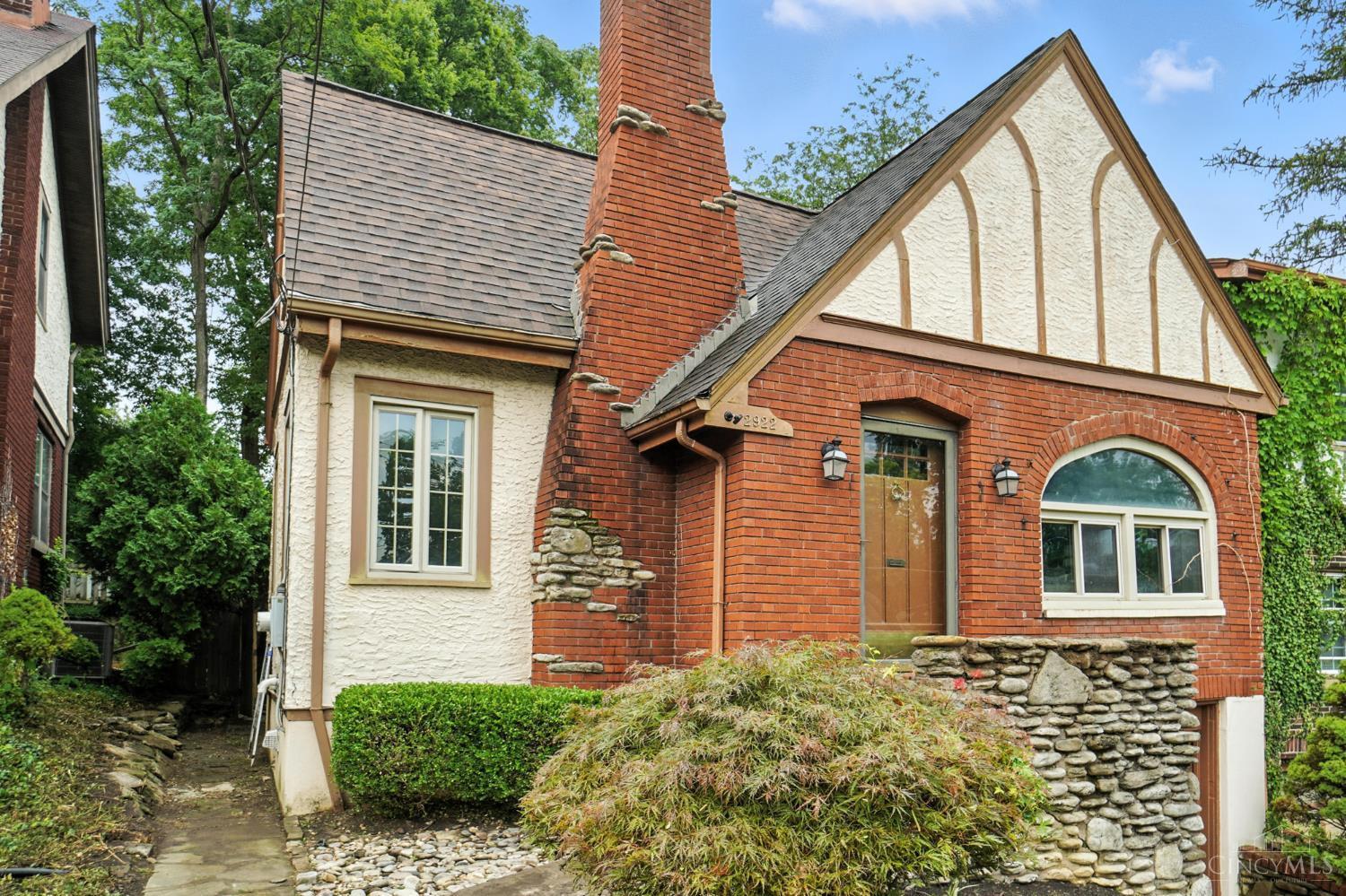Property Photo:  2922 Utopia Place  OH 45208 