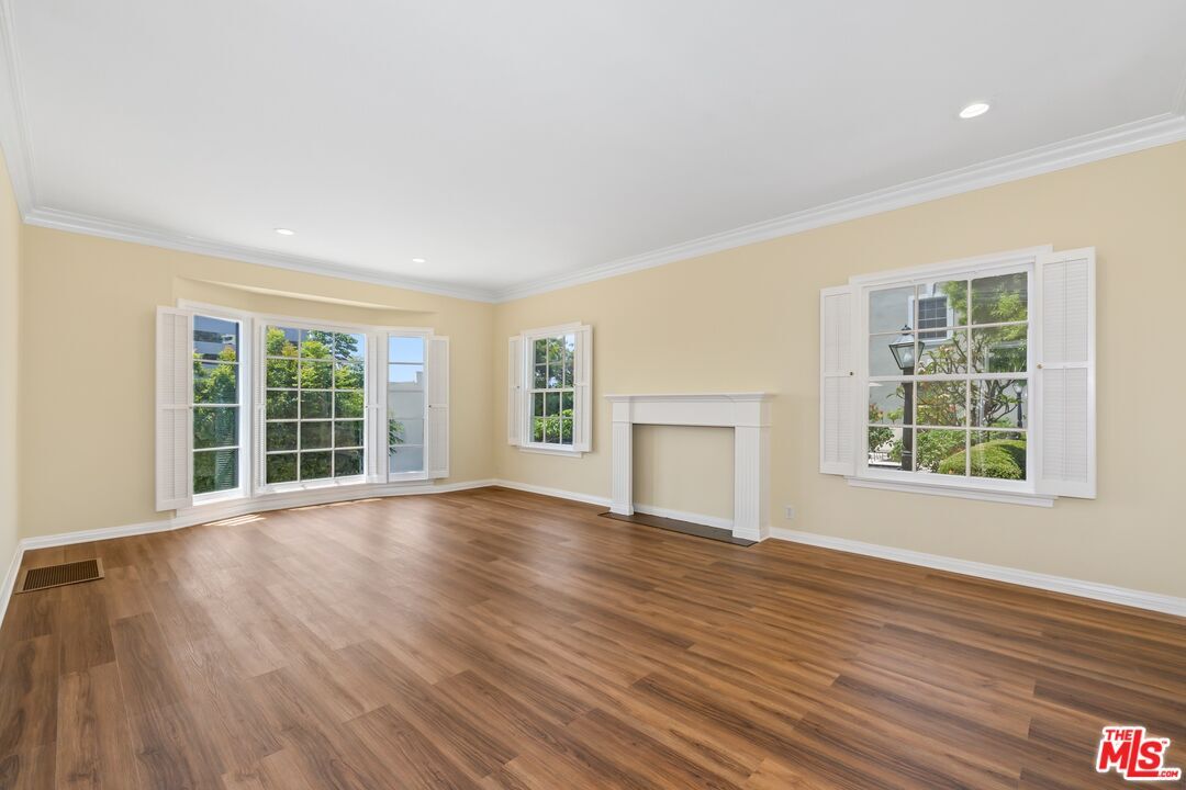 Property Photo:  8724 Shoreham Dr  CA 90069 