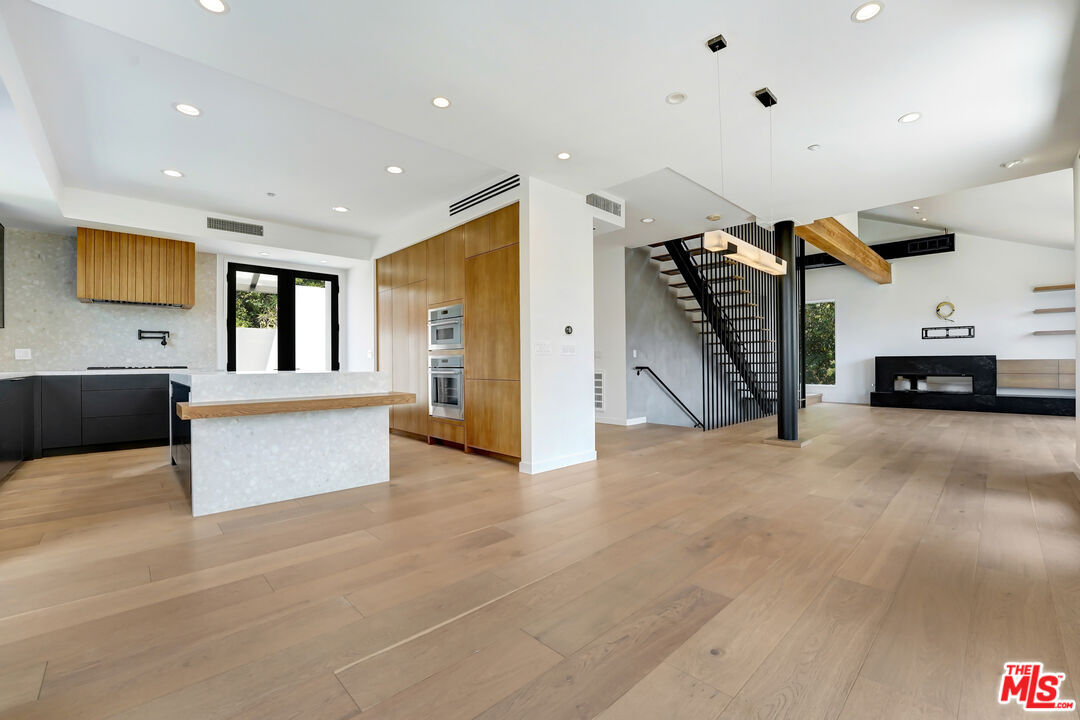 Property Photo: 3761 Glenridge Dr CA 91423
