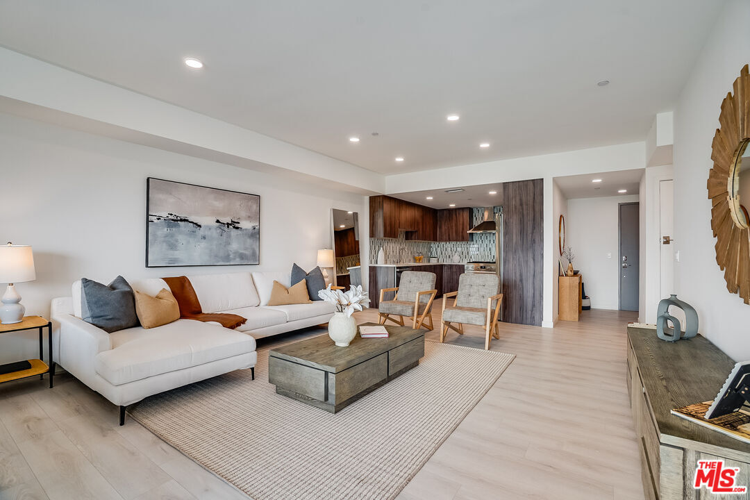 Property Photo: 1021 S Shenandoah St CA 90035