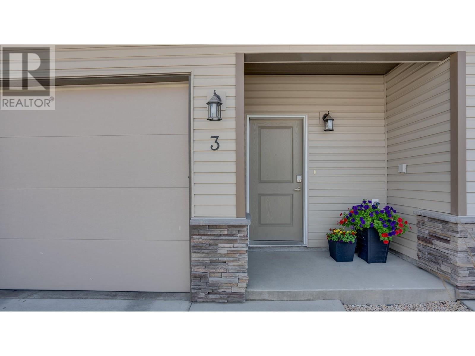 Property Photo:  933 Mt Robson Place 3  BC V1B 4G4 