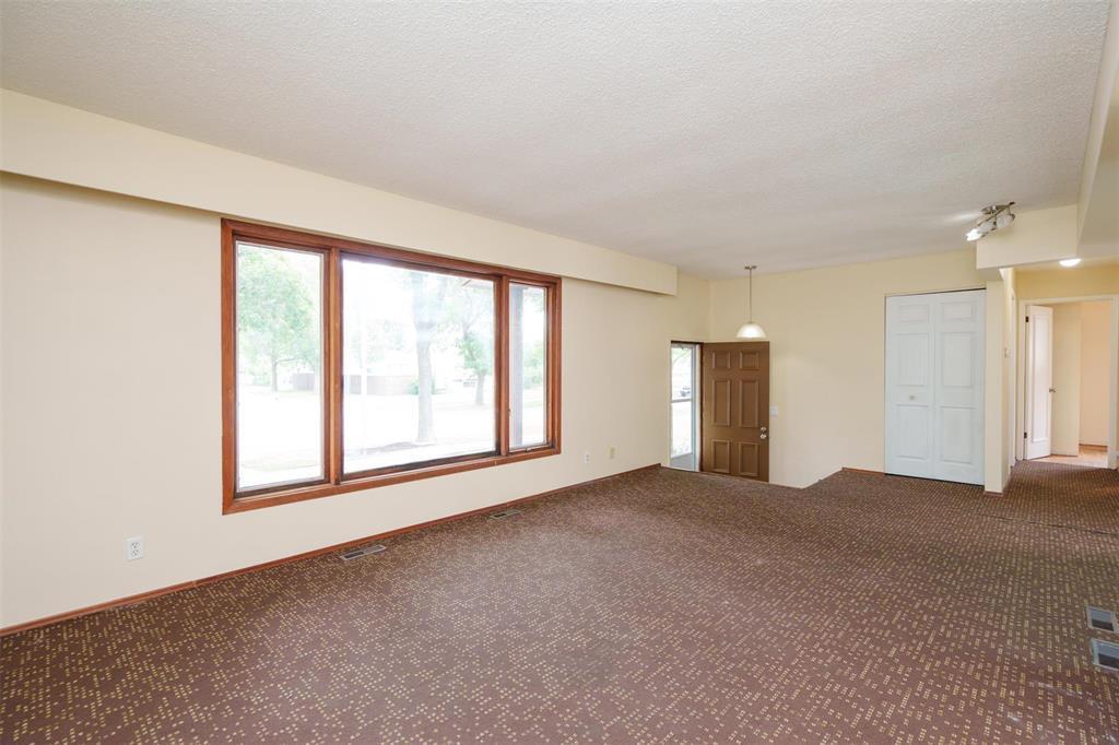 Property Photo: 342 Dowling Avenue East MB R2C 3K7