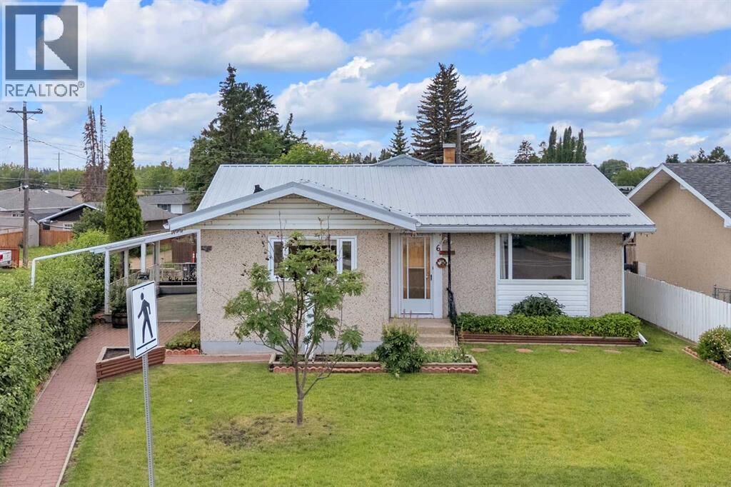 Property Photo: 6 Fir Street AB T4N 4Y2