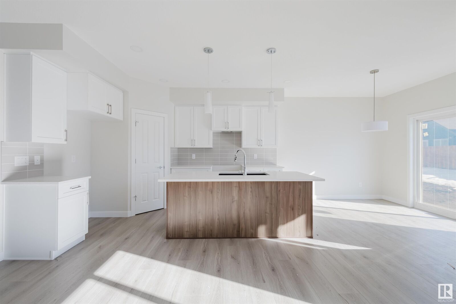 Property Photo:  5107 71 Street  AB T4X 3E5 