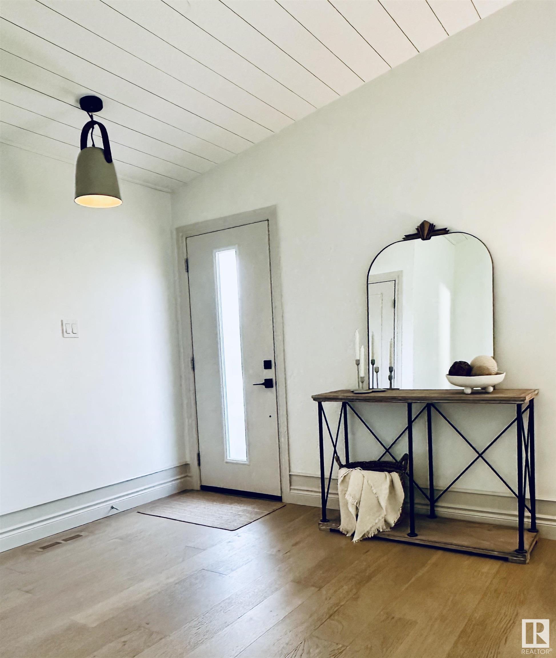 Property Photo:  7215 92B Avenue NW  AB T6B 0W3 