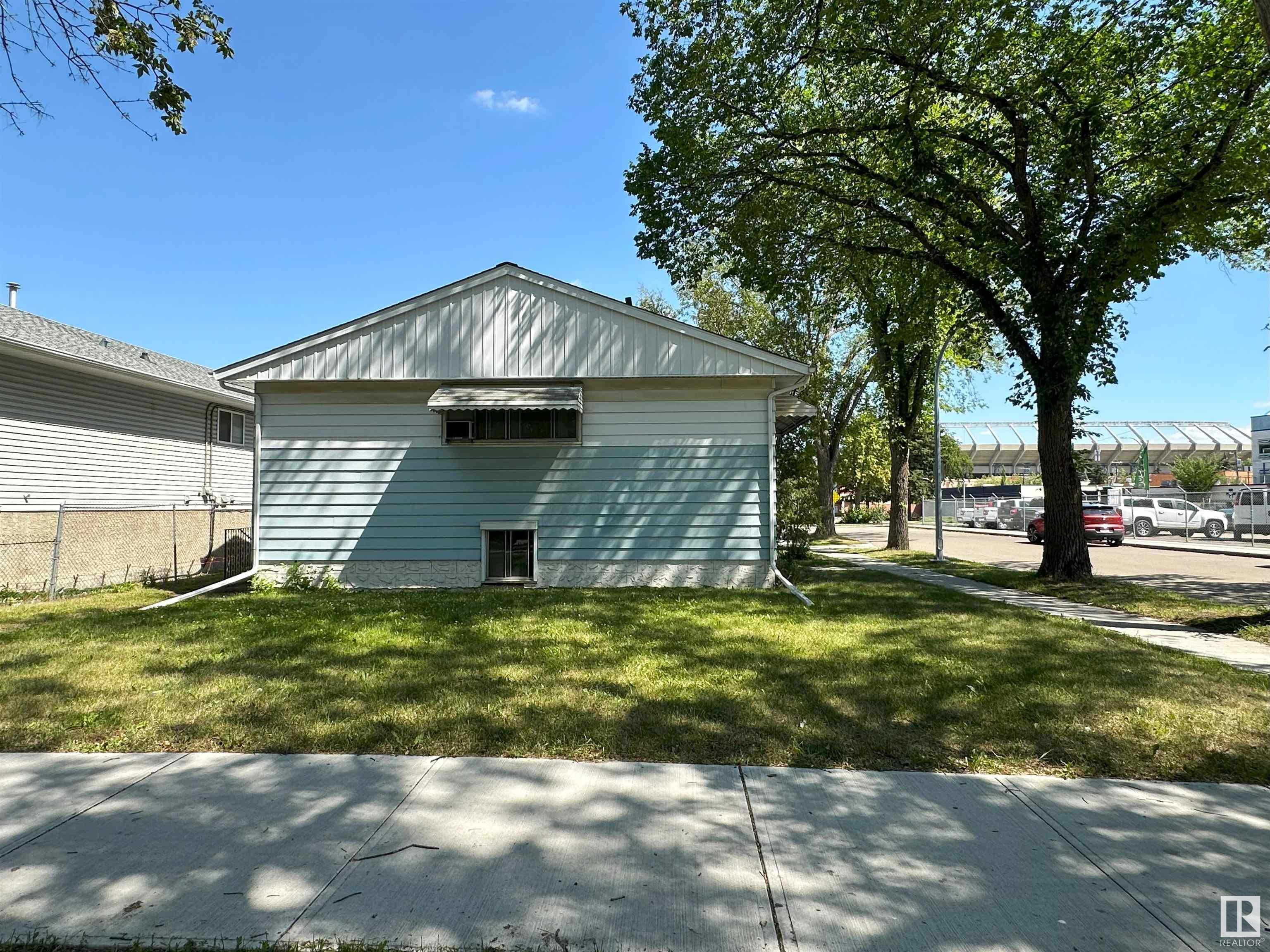 Property Photo: 9108 112 Avenue NW AB T5B 0H3