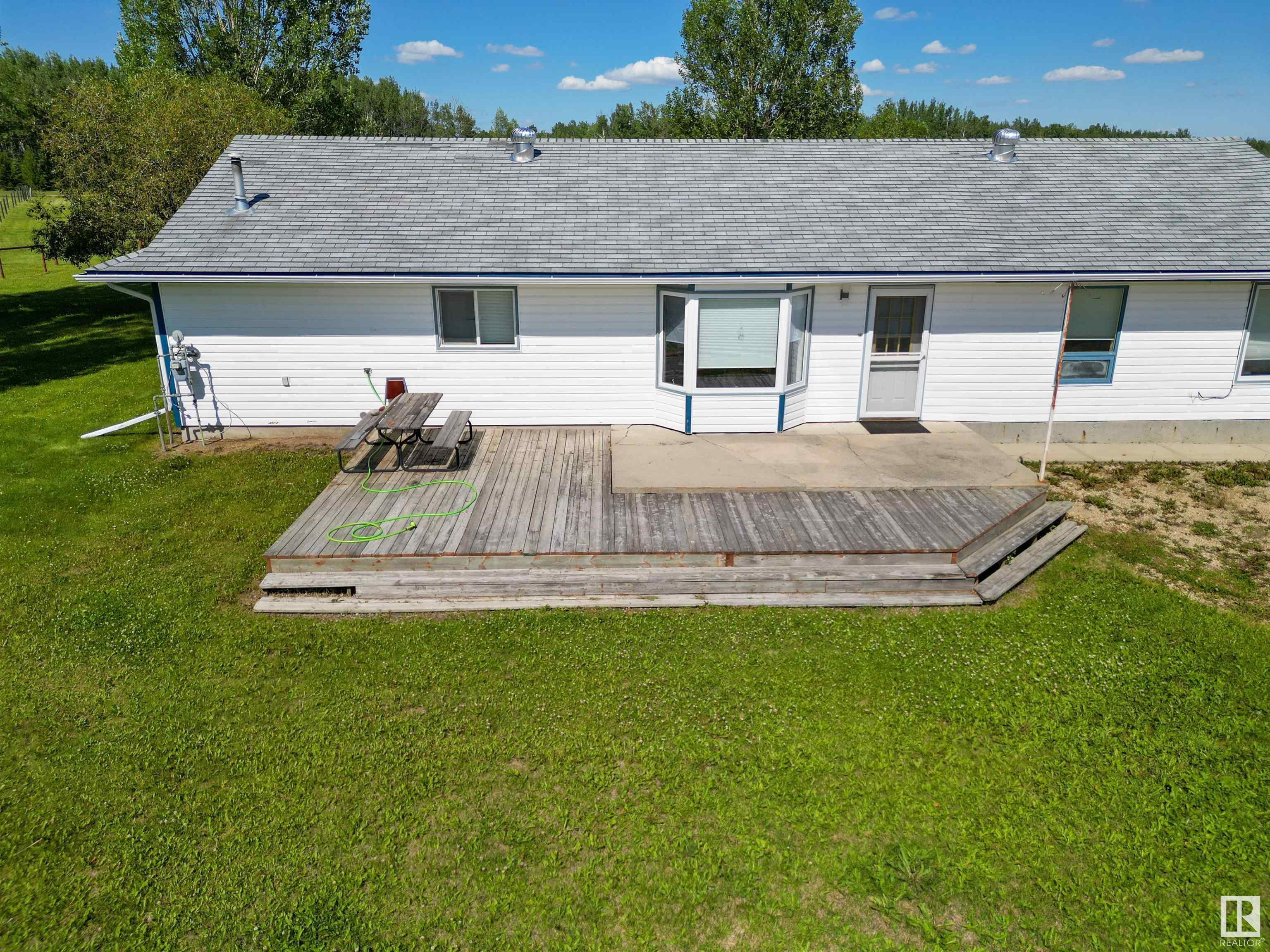 Photo de la propriété:  50428 Range Road 81  AB T7A 2A2 