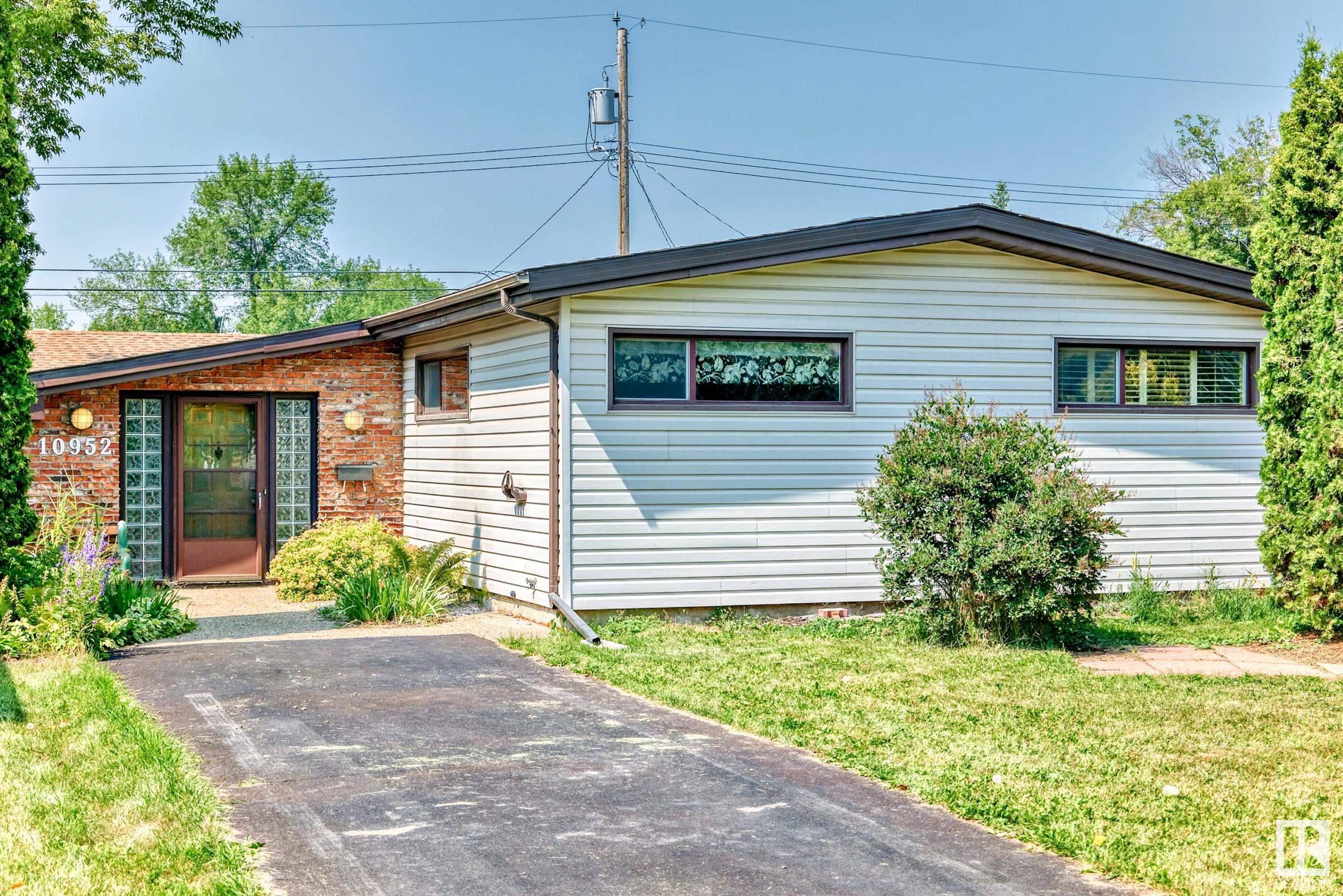 10952 157 Street NW  Edmonton AB T5P 2W3 photo