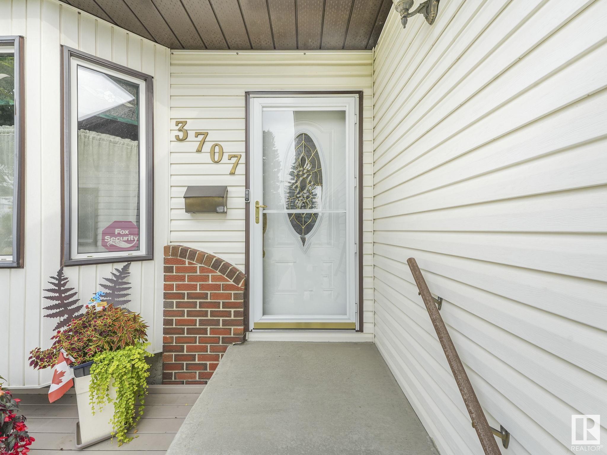 Property Photo:  3707 60A Street NW  AB T6L 6E5 