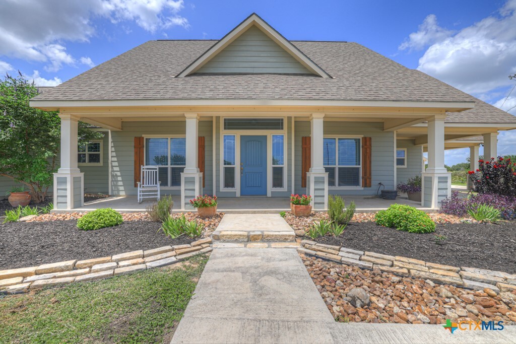 Property Photo:  2048 E Martindale Road  TX 78155 