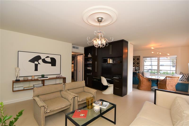 Property Photo: 2451 NE 49th St 107 FL 33308