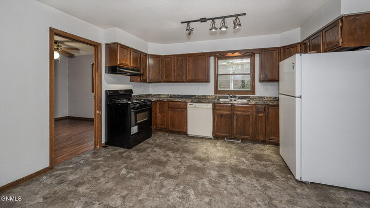 Property Photo:  409 6th Avenue NE  ND 58545 