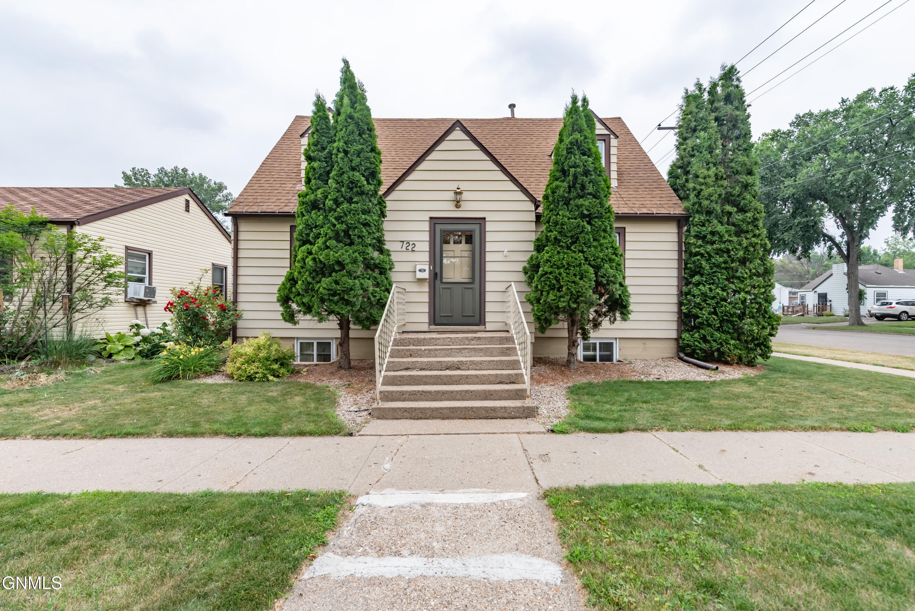 722 N 17th Street  Bismarck ND 58501 photo