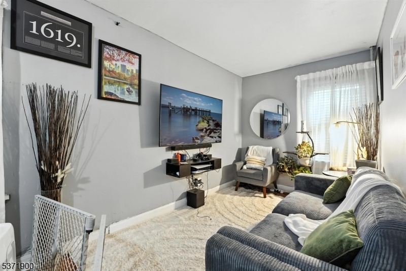 Property Photo:  89 Hamilton St  NJ 07017 