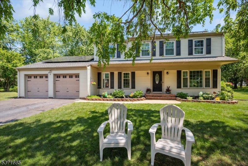 Property Photo:  8 Grafton Ct  NJ 08844 