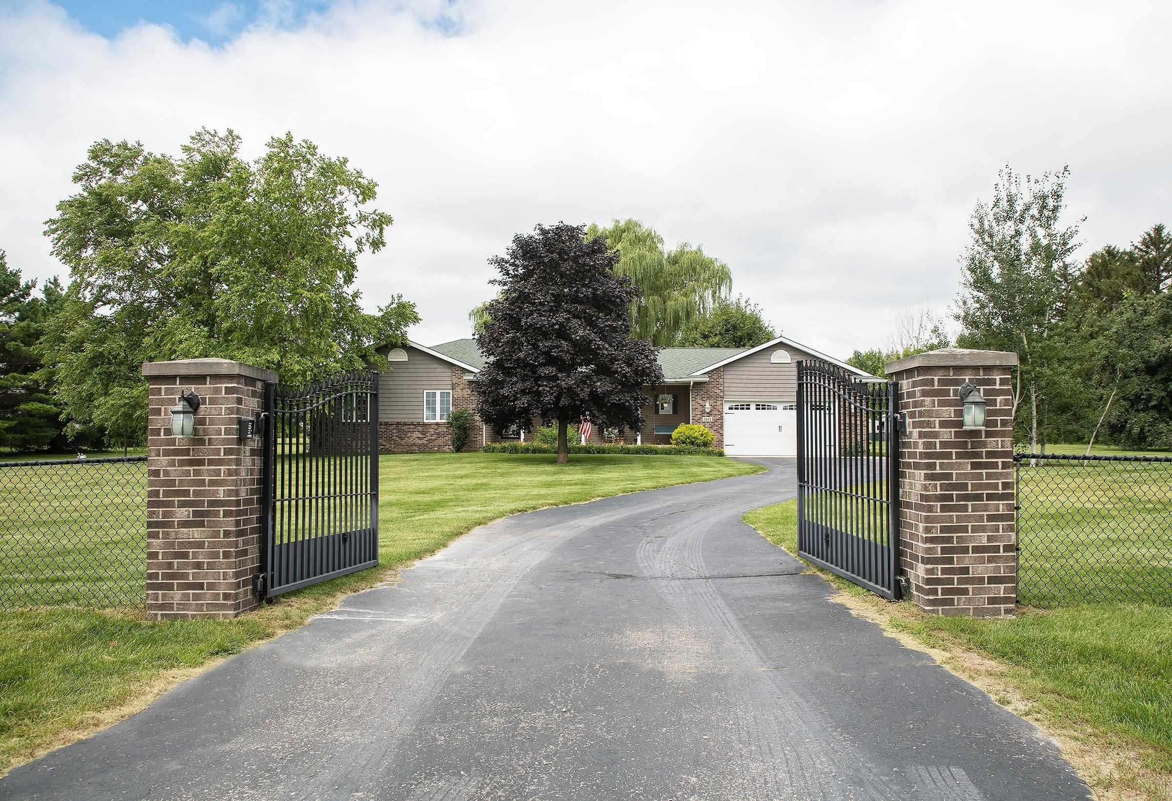 Property Photo: 7811 Moline Road IA 50703