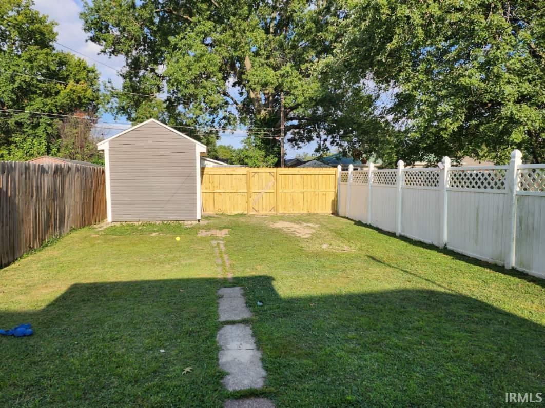 Property Photo:  1652 E Koch Street  IN 47714 